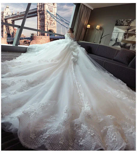 Big wedding dresses discount with long trains