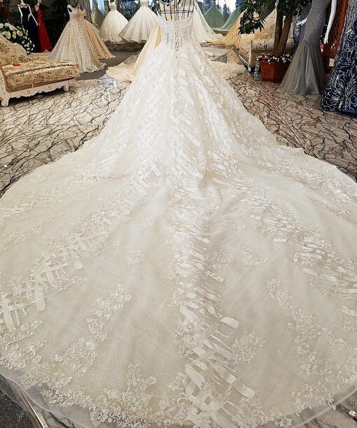 wedding dress with long train-05