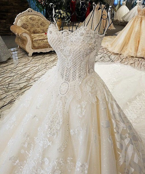 wedding dress with long train-06