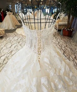 wedding dress with long train-07