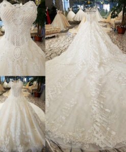 wedding dress with long train-09