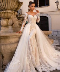 wedding dress with detachable train 146-001